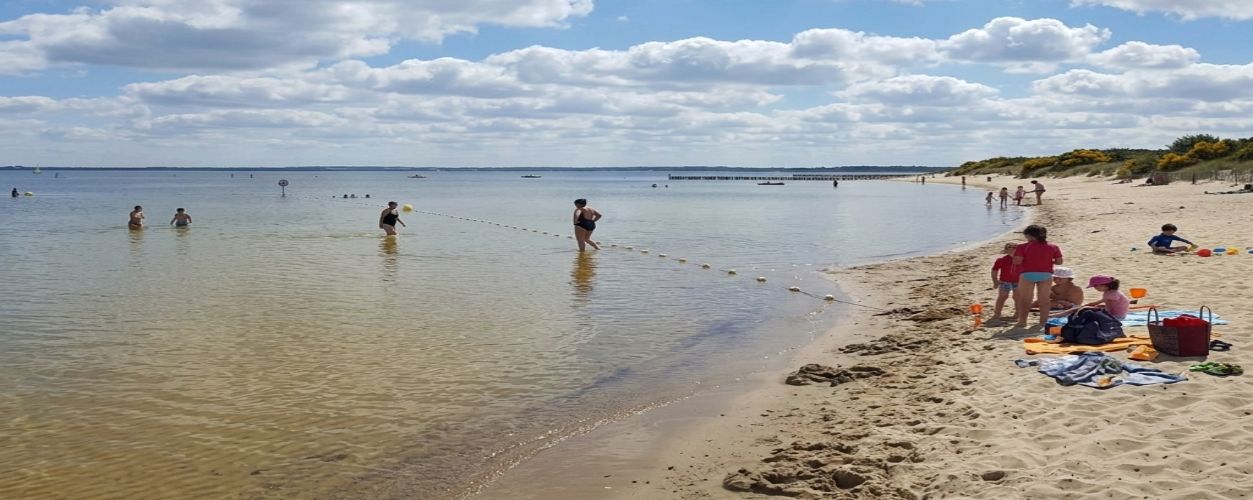 La plage de Hourtin Port